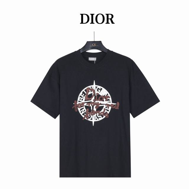 160 Dior 迪奥 26Ss罗盘指南针短袖 男女同款全新美学灵感趣味设计,渠道性质精品。让整体造型设计更加优雅时尚，今夏最火系列，无数明星潮人追捧。裁剪工艺