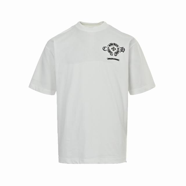 200 Chrome Hearts 克罗心 重工贴布绣Logo短袖 Os版型真的很迷人 克罗也真的是绝绝子 每一季新品版型都做到极致 实穿度很高，随意搭都Nic