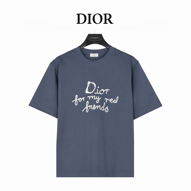 160 Dior 迪奥 And Hylton Nel联名 标语刺绣短袖T恤 这款 T 恤展示来自 Dior And Hylton Nel 联名系列的 Dior