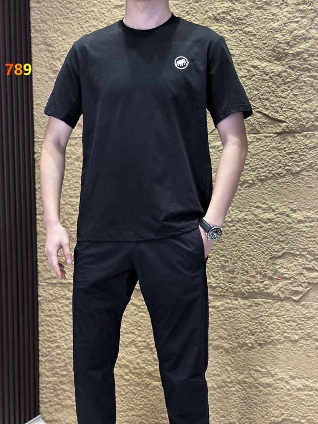 p150 猛犸象本年度硬货，夏季必备男士高弹棉功能性秒干皮T！触感冰冰凉凉 炒鸡滑爽！而且有弹力上身就知道是很棒的面料！工艺也是实打实的牛！激光切割+压胶工艺，