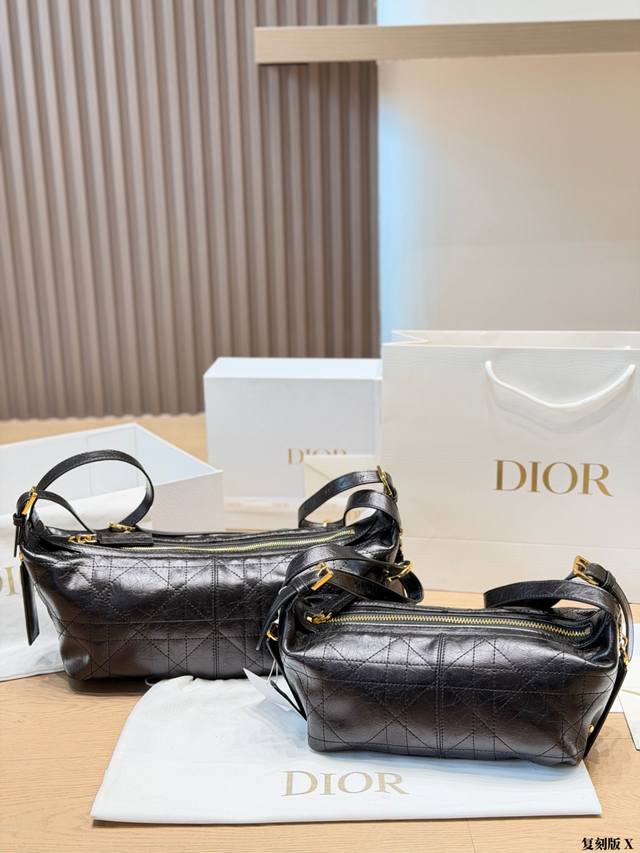 Replica P420 P400 Dior D-Journey Handbag The Dior D-Journey handbag is made of