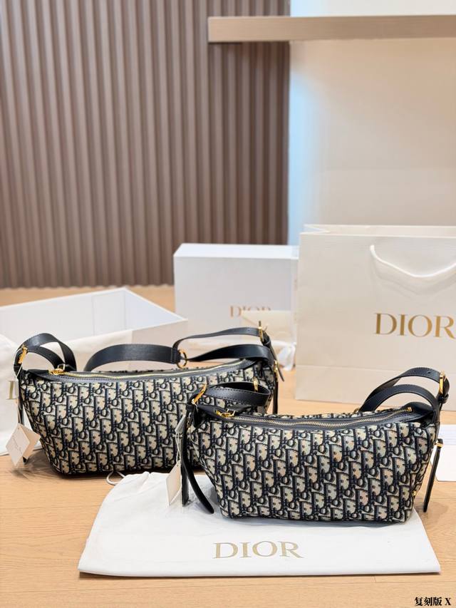 Replica P340 P330 Dior D-Journey Handbag The Dior D-Journey handbag is made of