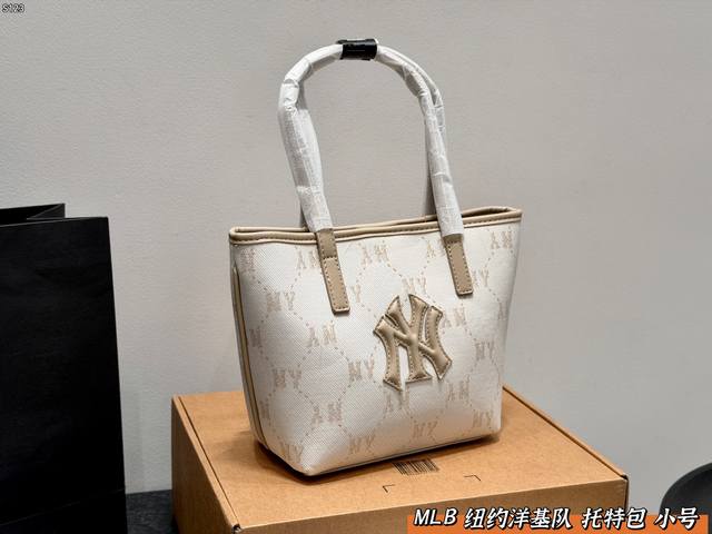 p210 Mlb New York Yankees Tote Bag Mlb New York Yankees tote bag, made of polyes p210 Mlb New York Yankees Tote Bag Mlb New York Yankees tote bag, made of polyes