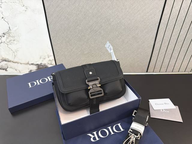 p270 Dior Hit The Road Adjustable and Detachable Shoulder Strap Grained Calfskin p270 Dior Hit The Road Adjustable and Detachable Shoulder Strap Grained Calfskin