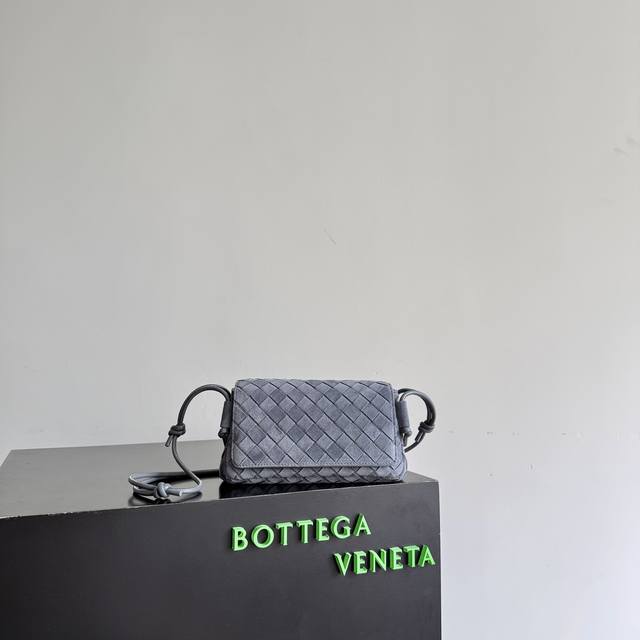 p1510 Bottega Veneta's early spring new arrivals are here! These adorable little