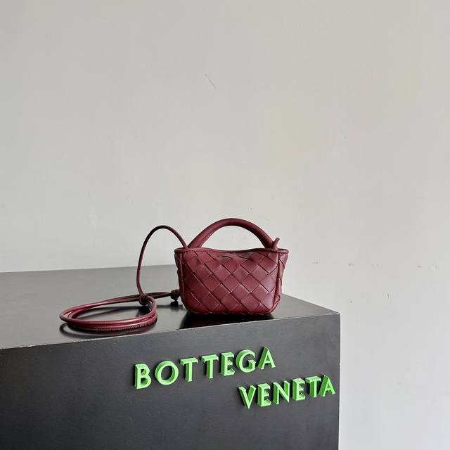 p920 The Bottega Veneta Candy Cobble mini ingot bag, with its signature Intrecci