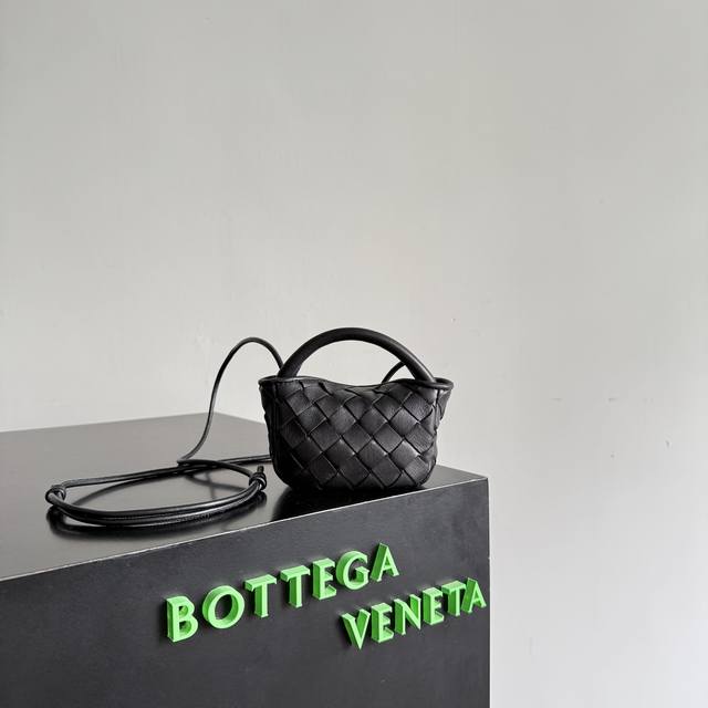 p920 The Bottega Veneta Candy Cobble mini ingot bag, with its signature Intrecci
