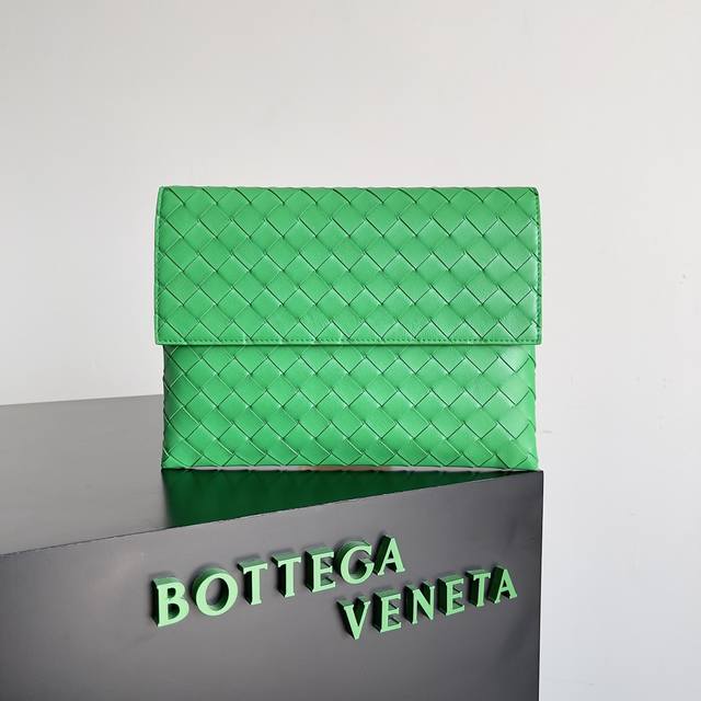p1500 Bottega Veneta Envelope Clutch - A must-have unisex clutch. A simple, unde