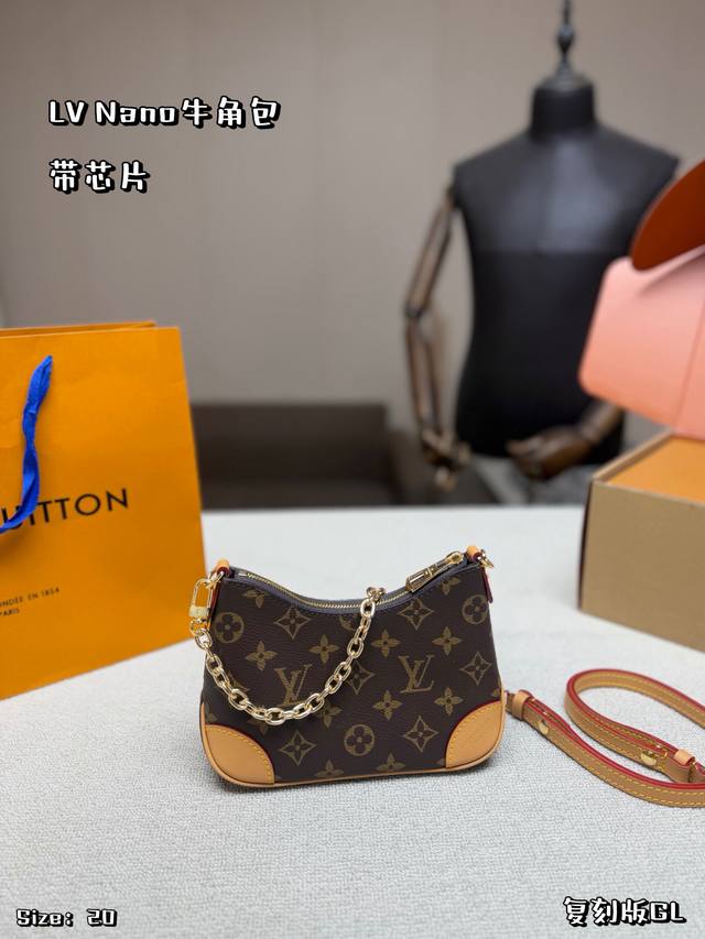 p230 This mini LV Nano croissant bag with a chip and folding box like an airplan