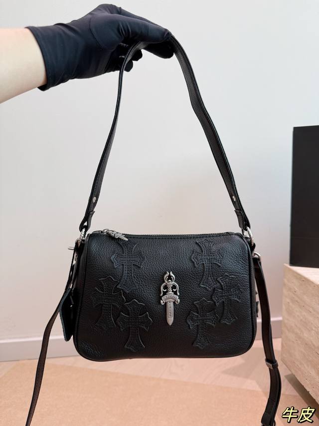 p380 Top-grain leather Chrome Hearts mini chick-neck bag. This Chrome Hearts und