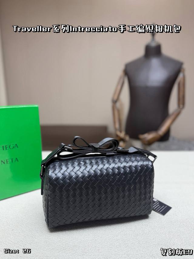 Calfskin P230, Bottega Veneta Traveller camera bag no box . Made with classic I