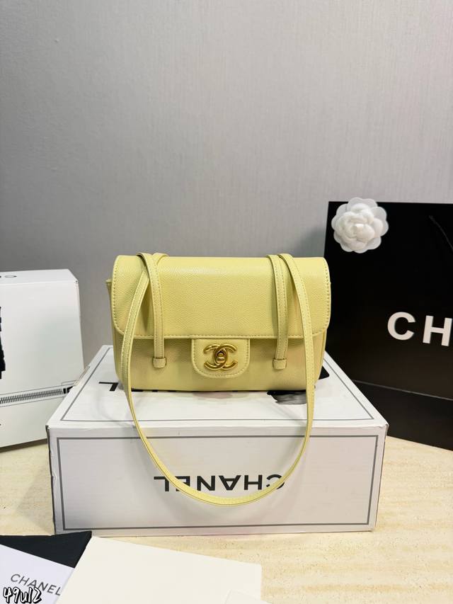 p260 Chanel 26p Preppy Coco Underarm Bag Black, white, and gray are timeless cla p260 Chanel 26p Preppy Coco Underarm Bag Black, white, and gray are timeless cla