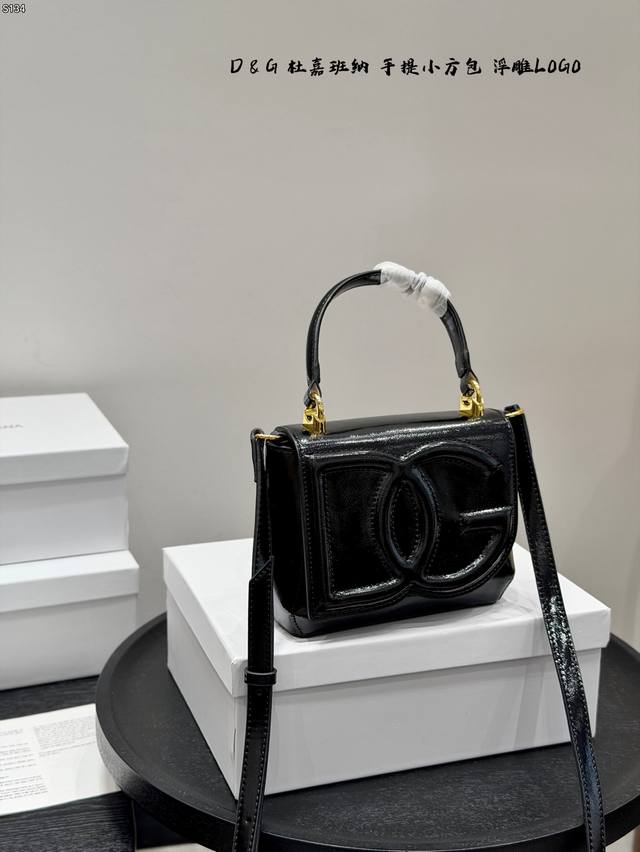 p230 Comes with box. Dolce & Gabbana crossbody/handbag/small square bag. Embosse
