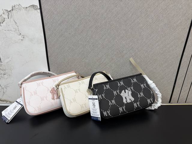 p210 Mlb New York Yankees Ny Embroidered Clutch Bag/Underarm Bag Classic and Ver p210 Mlb New York Yankees Ny Embroidered Clutch Bag/Underarm Bag Classic and Ver