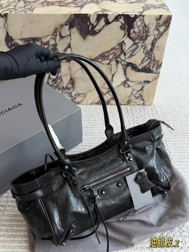 400 Oil-waxed leather with box Size: 32*16Cm Balenciaga A new heavyweight additi