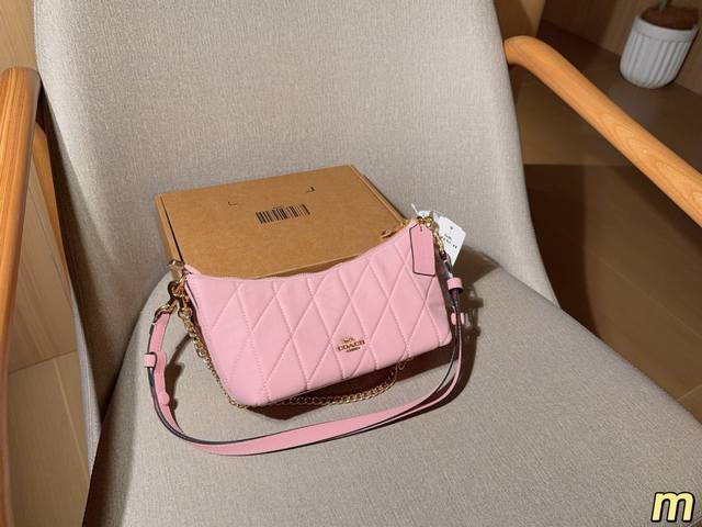 230 Coach蔻驰 新品Caitlin牛仔腋下包！ 尺寸21×14×9 礼盒包装M