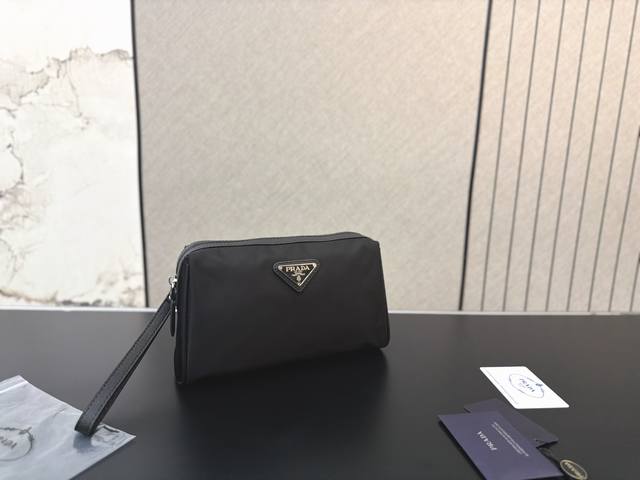p190 Prada Nylon Canvas Clutch Bag, Classic and Versatile, Real Product Photos,