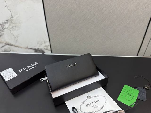 p170 Prada Leather Clutch Bag with Multi-Card Slots, Classic and Versatile, Real