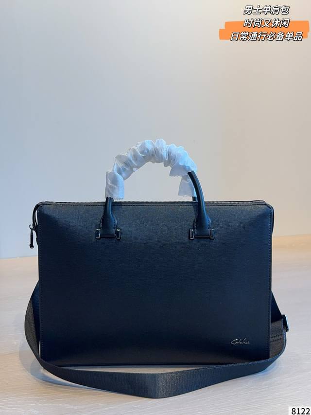 p440 Prada crossbody bag. Effortlessly embodies retro chic. The bag has a struct
