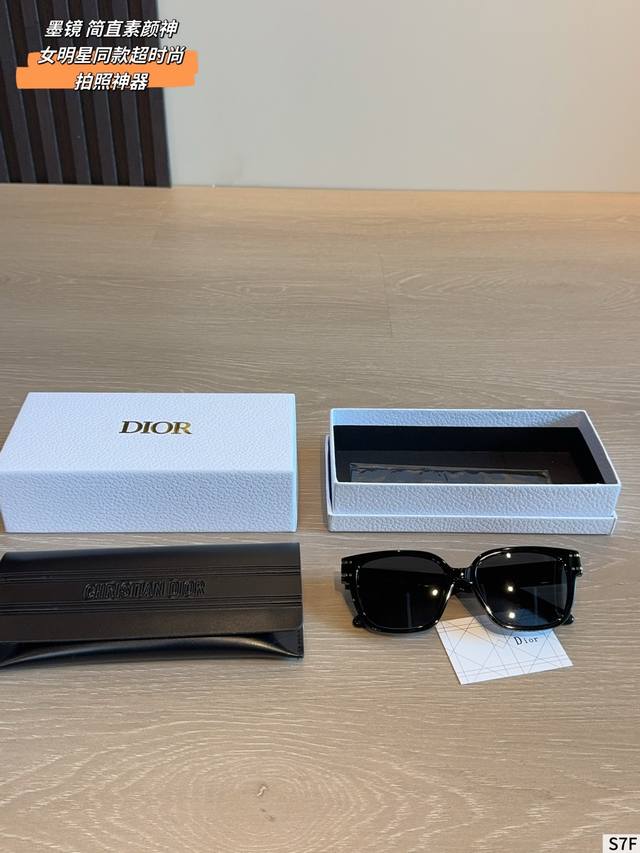 p270 Who can resist a pair of cool and beautiful Dior sunglasses! Family, I fell