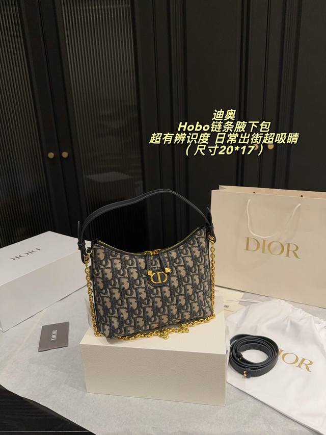 p300 Foldable Box Size 20*17 The Dior Hobo chain handbag is a new Dior design, f