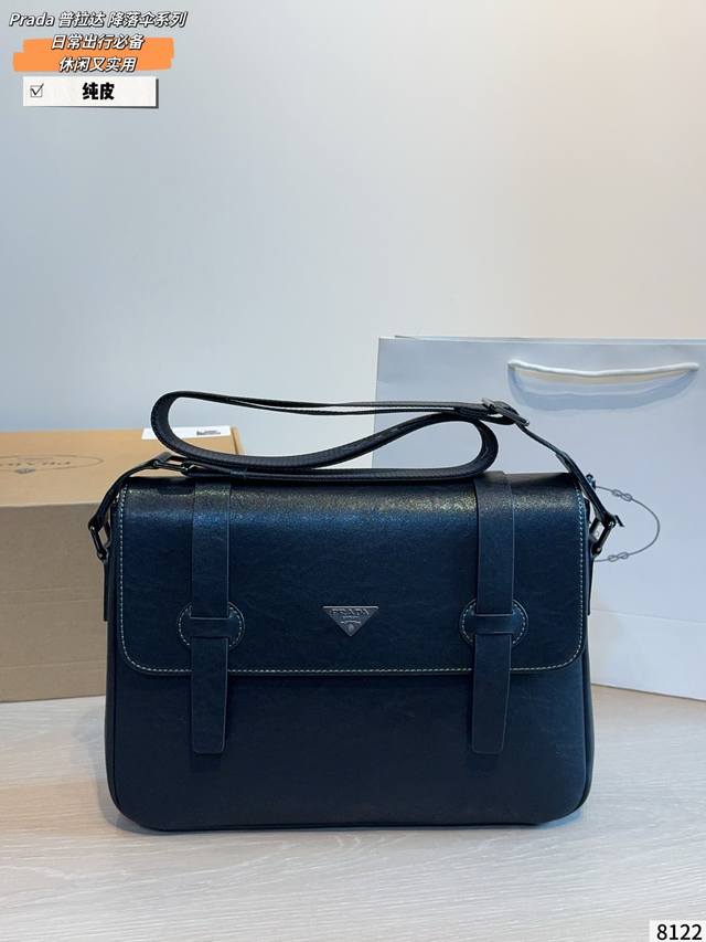 p340 Prada's new briefcase The square design is perfect for business! Not old-fa