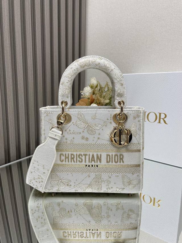 Dior Lady Dior Embroidery p490 The Lady Dior bag features a gold butterfly five