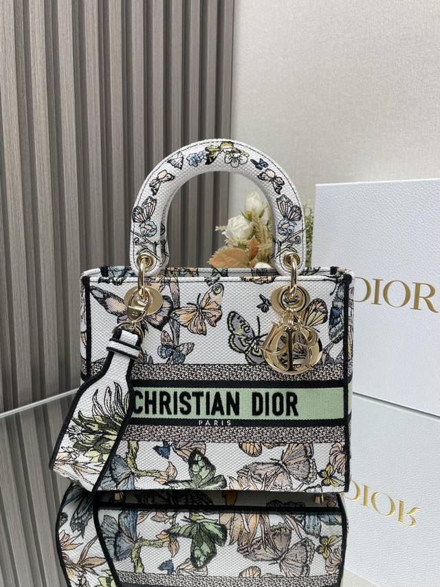 Dior Lady Dior Embroidery p490 Green Butterfly Five-Quarter Embroidery Lady Dio