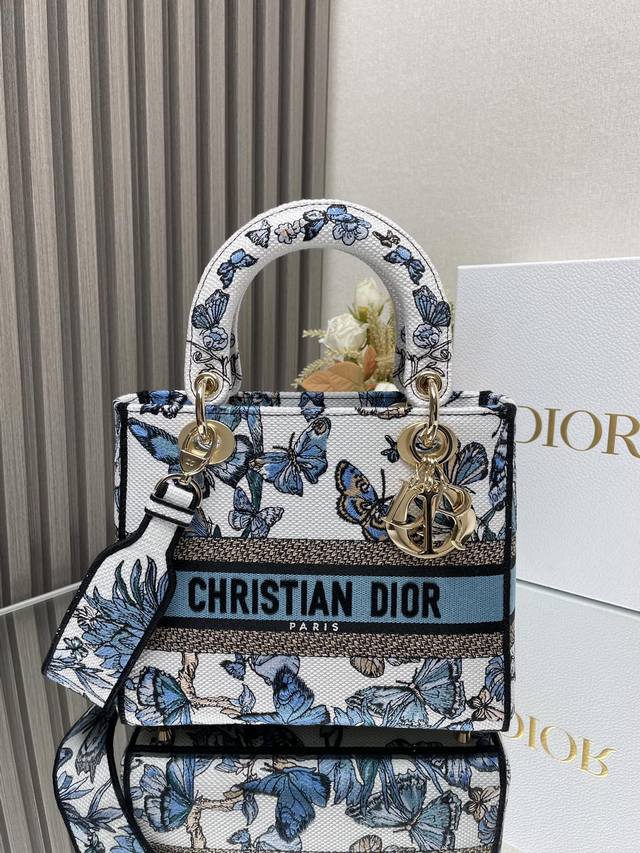 Dior Lady Dior Embroidery p490 Blue Butterfly Five-Quarter Embroidery Lady Dior