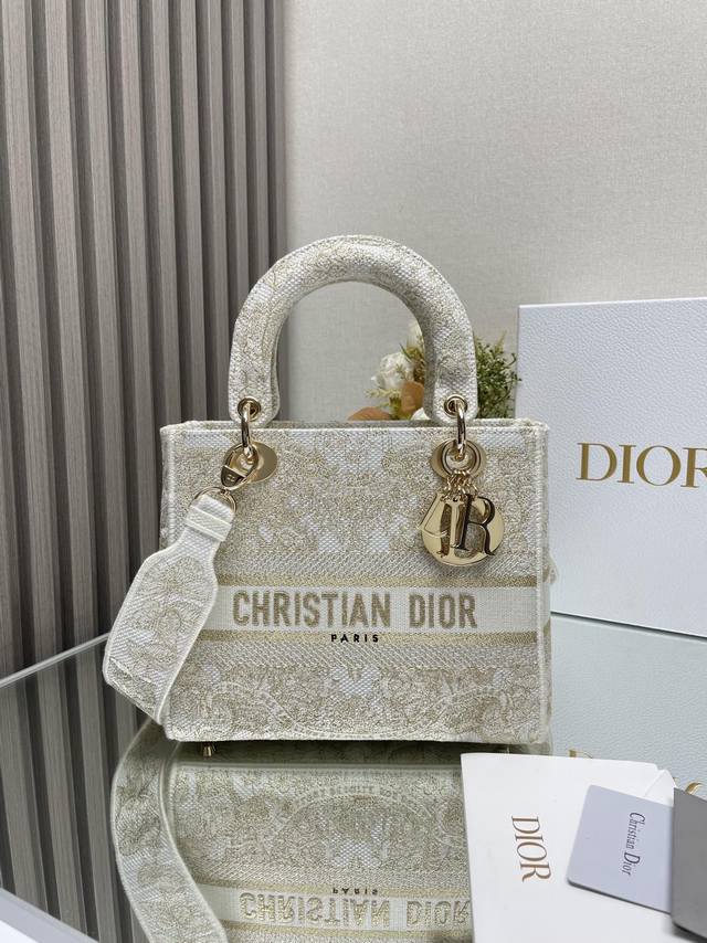 Dior Lady Dior Embroidery p490 New Color Gold Flower Five-Quarter Embroidery La