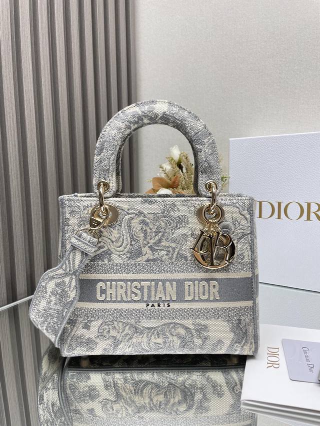 Dior Lady Dior Embroidery p490 Old Grey Tiger Five-Quarter Embroidery Lady Dior