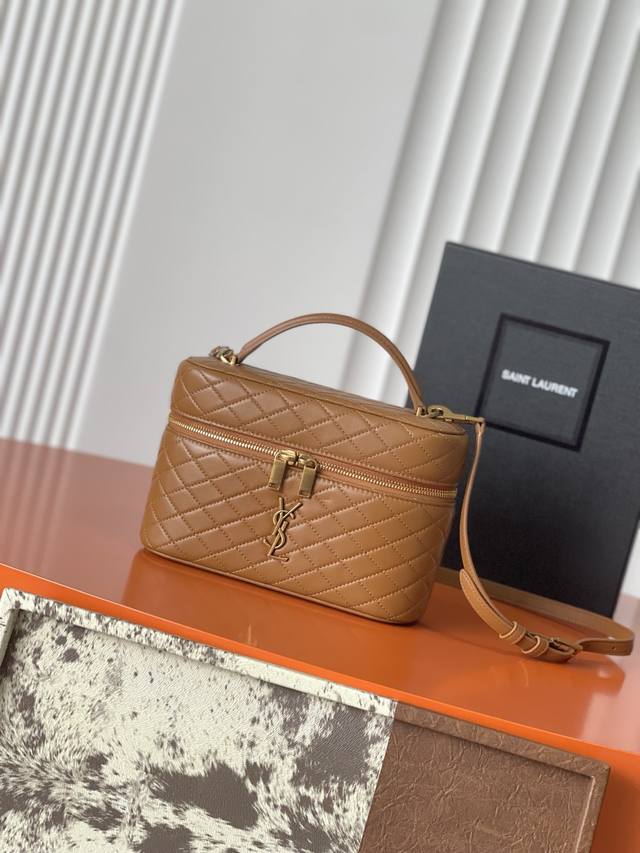 p700 Brown Lambskin Gold Latest Hot Selling Giant Makeup Bag with Lambskin Textu