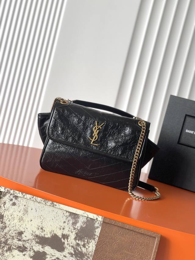 p830 Black waxed leather YSL's newest bag, the Niki Tripouch, is absolutely stun