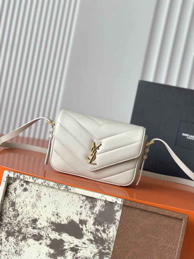 p640 White lambskin antique gold Loulou small bag, a new early spring style, wit