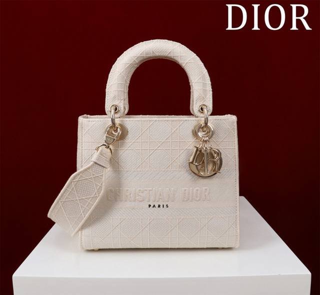 p490 M056504Aw-Lady Diana Five-Panel Embroidery Size: 24 X 20 X 11 Cm