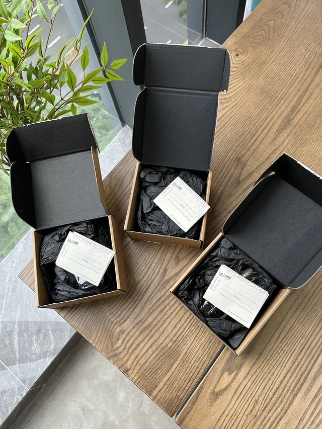 110原单品质 “不喜欢喷香水是因为你没遇到喜欢的那一瓶”这六款香都是Le Labo家的新款热门香！特别精致、简约的瓶体，摆在一边都是赏心悦目呢～