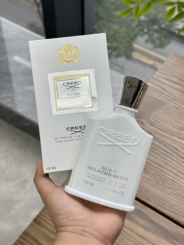 110原单品质 一款无限回购的高级香 Creed 银色山泉 前调：香柠檬 橘子 中调：茶叶 黑加仑 后调：麝香 檀木香 苦橙叶 一听这个名字就爱上了，清冷、凛冽