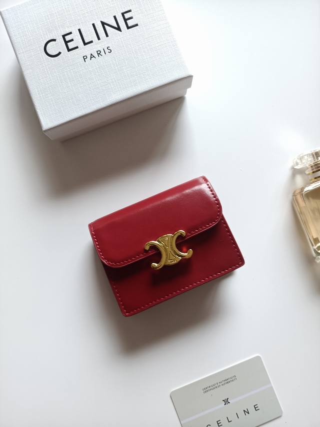 110 Celine's new Triomphe card holder, featuring a classic patterned exterior wi