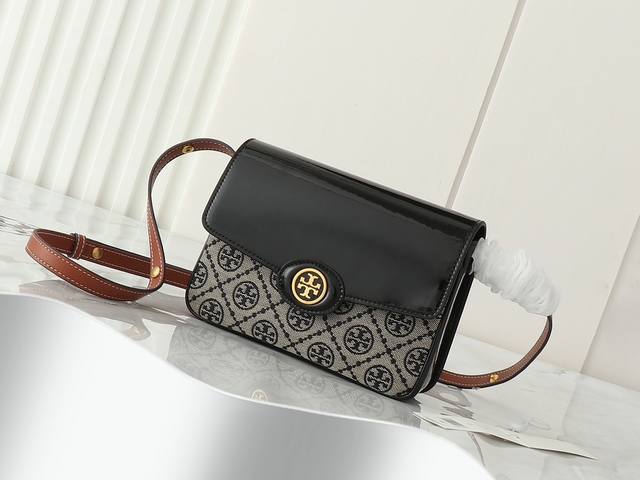 330 Original quality, new style of the Tory Burch Robinson series messenger flap