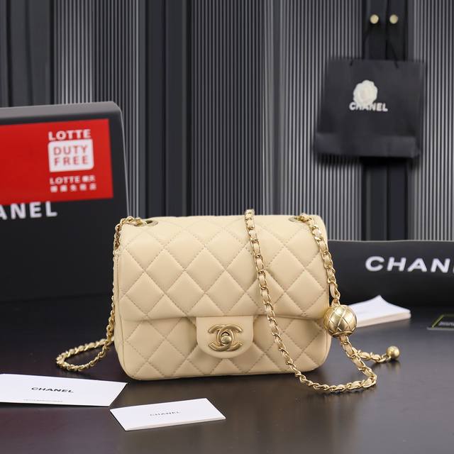 270 Chane flap bag with full gift box I absolutely love this bag! The size is a 270 Chane flap bag with full gift box I absolutely love this bag! The size is a