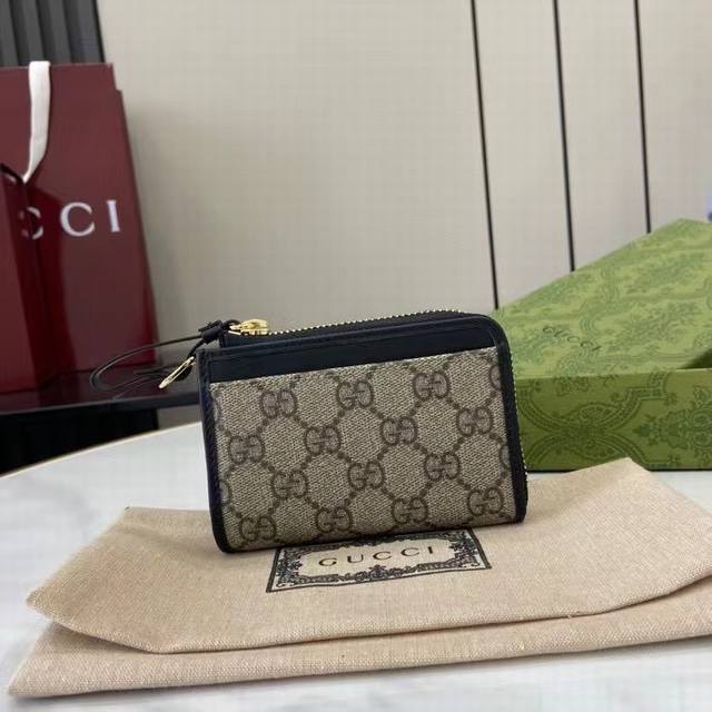 Top-of-the-line 310 New Gg Emblem Series Accessory Bag with Card Holder. The Gg
