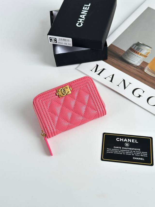 110 Chanel classic Boy style, original quality! Quilted pattern, good interior c 110 Chanel classic Boy style, original quality! Quilted pattern, good interior c