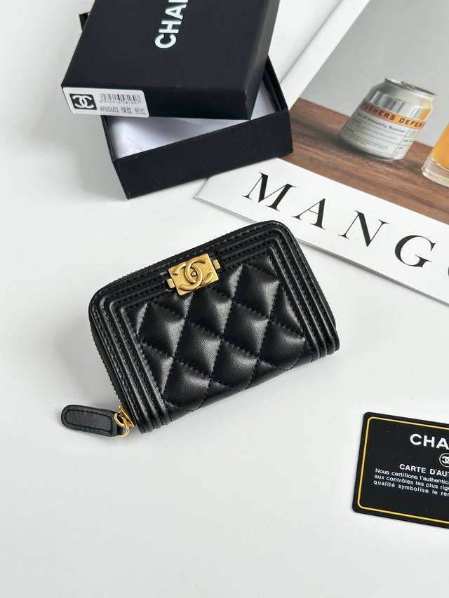 110 Chanel classic Boy style, original quality! Quilted pattern, good interior c 110 Chanel classic Boy style, original quality! Quilted pattern, good interior c
