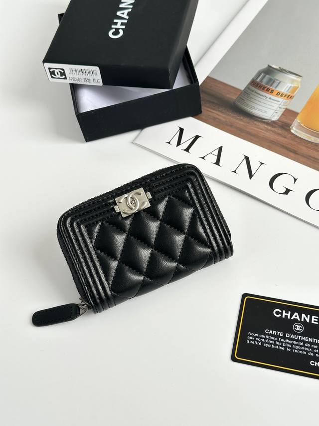 110 Chanel classic Boy style, original quality! Quilted pattern, good interior c 110 Chanel classic Boy style, original quality! Quilted pattern, good interior c
