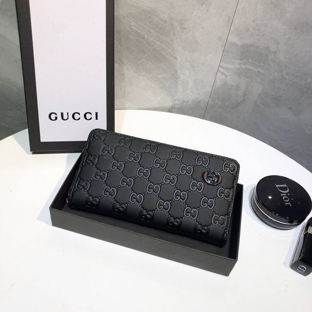 130. Color: Black. Size: 20X10. Gucci popular style, made of matte calfskin leat