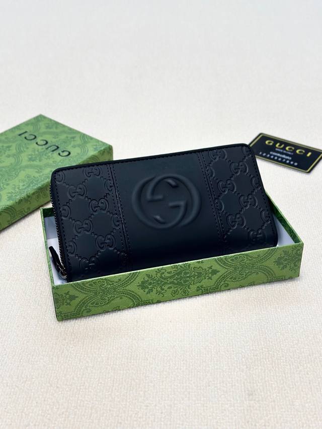 130. Color: Black. Size: 20X10. Gucci popular style, genuine leather, same as in
