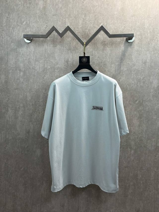 顶级版本 区别通货 全年不下架，放心出售 p140 款式：Balenciaga 巴黎世家 字母白底胶印圆领短袖T恤男女同款 定制面料：280克双纱100%棉 定