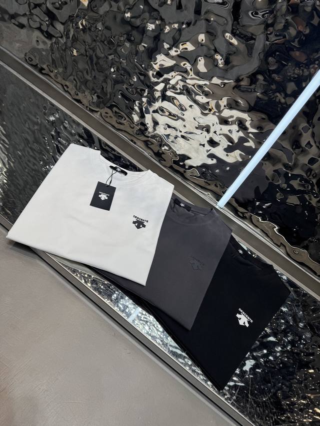 p180 D2026春夏短袖 舒弹冰感棉新款短袖T 版型：常规修身版型 面料优点：舒适 微弹 冰感 挺拔 不缩水 码数：M-4Xl 只有黑白灰宝兰浅兰有4Xl