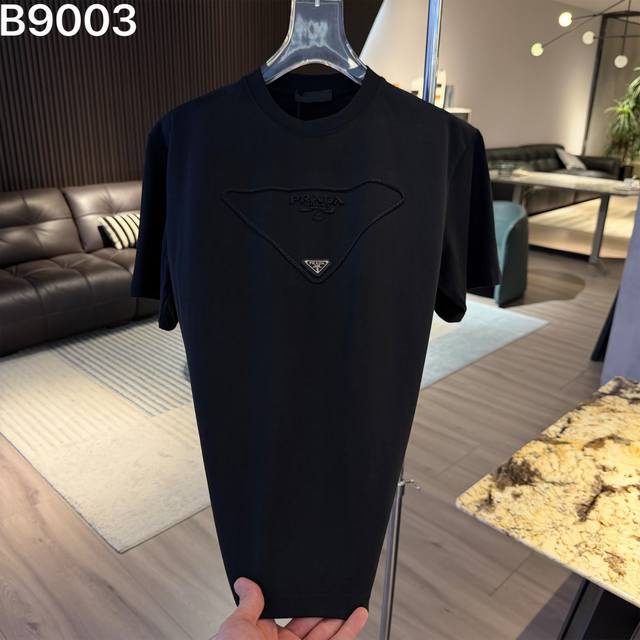 140高品质 普拉达 26Ss新款刺绣工艺Logo字母短袖 重工艺 面料- 采用270克双股精梳棉面料.索罗纳螺纹订织订染国标一级面料 辅料：官网原版三标Log