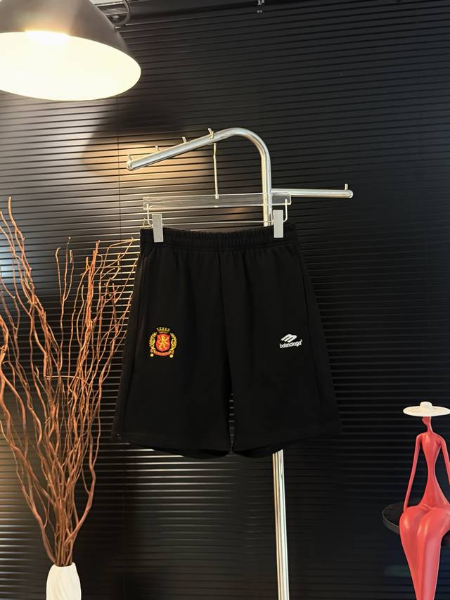 130 款号：Z57 Balenciaga巴黎世家刺绣放光条短裤 配套包装 三标齐全 原版配套辅料1:1 主唛工艺 非常的高端 已经过高温预缩处理 反复水洗都不